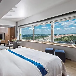 sky-suite-hotel.praguehotelsweb.com/