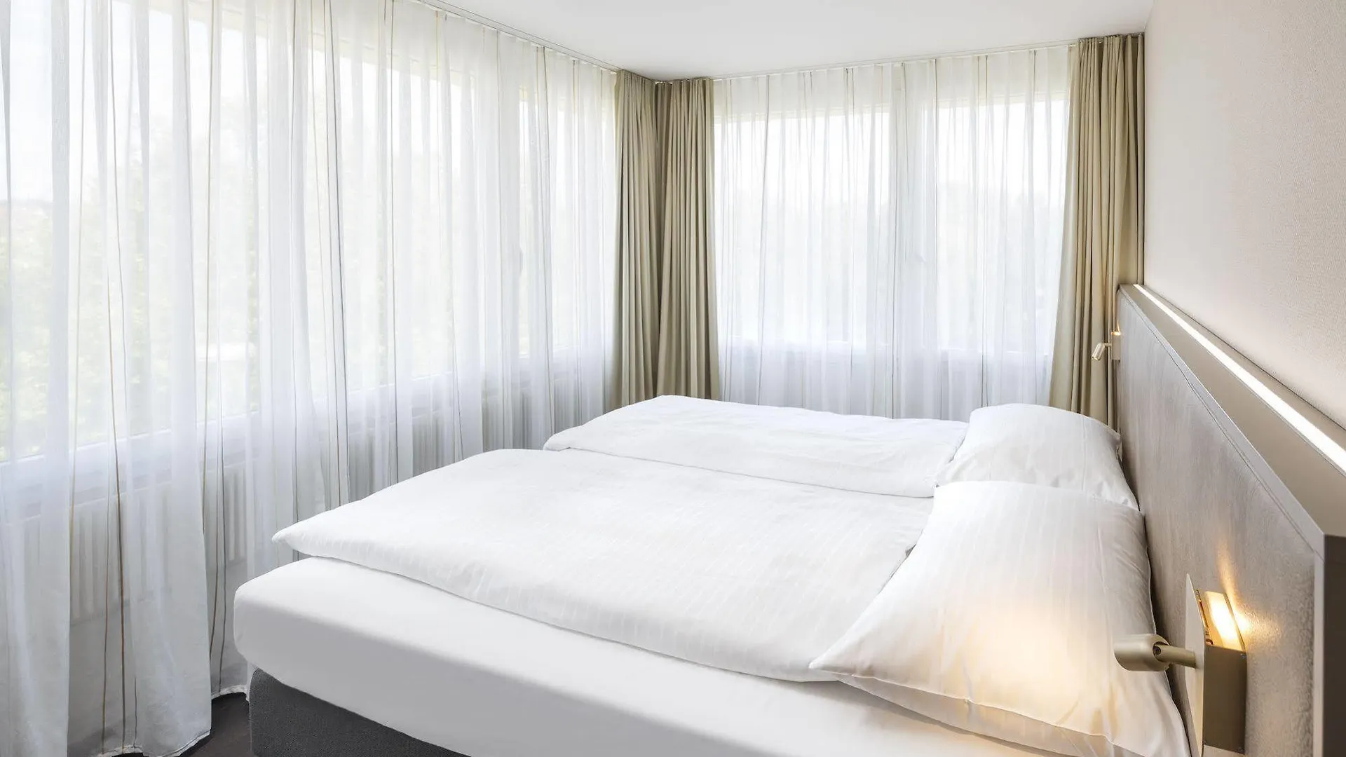 Achesa Homes Zürich 3*,